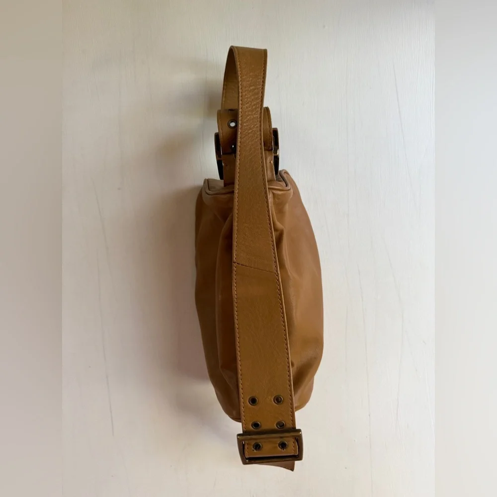 FREE PEOPLE Arm Candy Leather Shoulder Bag in Gold Coast $98 EXCELLENT - Picture 3 of 7